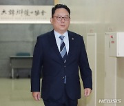 상임이사회 참석하는 김영훈 대한변협회장