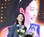 [ST포토] 김연경 '여자부 정규리그 MVP' 수상