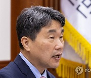 사회관계 장관회의에서 의제 설명하는 이주호 부총리