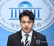 총선 불출마 선언 기자회견 하는 오영환