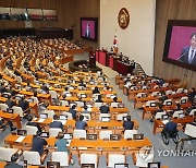 20년 만의 국회 전원위, 선거제 난상토론