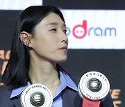 김연경 '양손에 트로피'