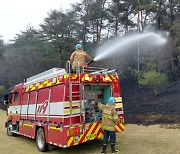 강릉 산불 발생 7시간만에 진화율 88%.. 현장에는 강우 시작