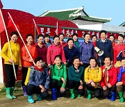 노동신문, 당 일꾼의 아내들 조명…"가족작업반의 애국적 소행"