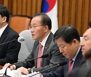 與 “尹, 친일이라 ‘일광횟집’ 갔다? 가짜뉴스 책임 강화할 것”