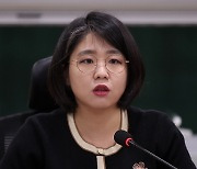 인사말 하는 용혜인 기본소득당 상임대표