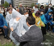 민주유공자법 제정 촉구 단식농성 기자회견장 찾은 김성주 의원