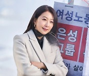 '퀸메이커' 김희애 "하이힐에서 절대 못 내려와...고생 좀 했다"