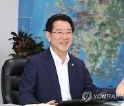 '광주 군 공항 이전 논의' 김영록 전남지사 리더십 시험대