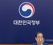 국무회의에서 발언하는 한덕수 국무총리