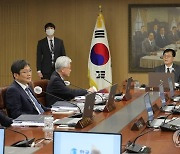 [2보] 기준금리 2회 연속 3.50% 동결…경기·금융 불안 고려