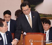 농해수위 출석하는 정황근 농림축산식품부 장관