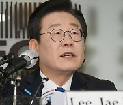 이재명 "수치스럽다"...외신기자 어떤 질문했기에