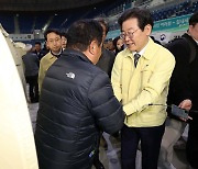 강릉 산불 현장 찾은 이재명 “항구적 복구·주거 대책 필요”