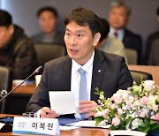 이복현, 불법외화 송금 CEO 제재엔 "신중해야" 한은과 갈등설은 "오해"