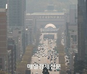 미세먼지 낀 뿌연 하늘…강원 영동에 강풍