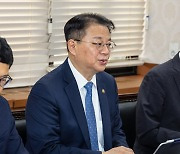 기재1차관 "조선·뿌리산업, 구인난...상반기 직접일자리 99.4만명"