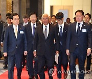 입장하는 '한국-포르투갈 비즈니스 포럼' 참석자들