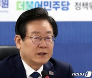 [뉴스1 PICK]이재명 '尹정부 1년' 성토…"경제·외교·국방·민주주의 모든 측면이 후퇴"