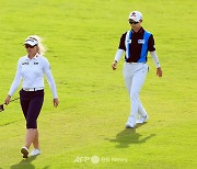 '버디 8개' 김효주, 하와이 첫날부터 '2연패 시동'…정면승부 헨더슨과 3타차 [LPGA]