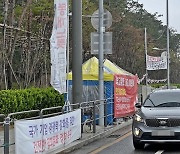 “우리아이가 ‘장송곡’ 불러요”…‘통제불능’ 시위, 기업도 맹모삼천지교?