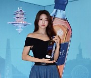 [머니S포토] 설현, 위스키와 미녀…