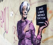 ITALY ITALY MURAL NOBEL LAUREATE