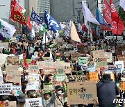 전국환경단체, 정부세종청사서 "기후위기 정책 규탄"…울산서도 150여명 세종행