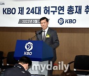 선수는 불법 도박→단장은 뒷돈요구→KBO는 압수수색...허구연 1년 '허사'