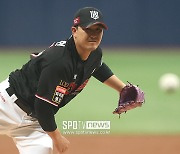 투혼의 4⅓이닝 1실점…ERA 6.23 투수의 손장난이 팀을 살렸다