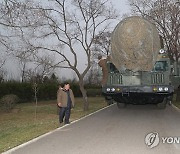 북한 "고체연료 사용 화성포-18형 첫 시험발사"