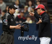 KIA 한 남자 분노 대폭발…두 번이나 급발진, 김동헌은 정말 팔을 들이댔을까[MD고척]