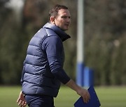 [VIDEO] Training ground: Lampard gets his Chelsea team focused on Real Madrid