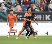 '김준엽·에르난데스 골' 인천, 강원에 2-0 승리