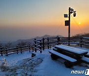 4월 설악산에 내린 눈