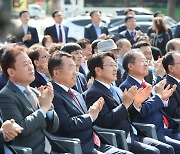 '대구-광주 공항특별법 동시 통과' 축하