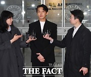 경찰, 유아인 한 번 더 부른다…"신병처리 여부 판단"