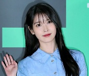 [포토] 아이유, '눈부신 햇살미소'