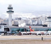 검색대 꺼진줄 모르고 "통과"...드론에 활주로도 뚫린 제주공항