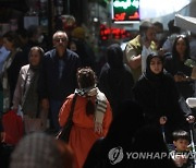 이란서 히잡 미착용 여성 손님 받은 155개 업소 '영업 정지' 조치