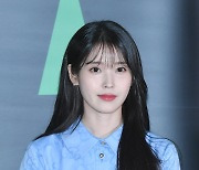 미소가 매력적인 아이유 [포토엔HD]