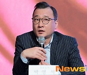 질문에 답하는 박영석 프로듀서[포토엔HD]