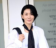 칸 영화제 향하는 김서형, '어디서나 멋지게' [사진]