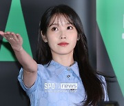 [포토S] 아이유, '저기 계세요'