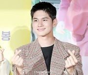 옹성우, 오늘(17일) 육군 현역 입대 "늠름하게 다녀올 것"