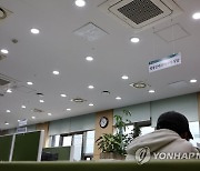 전·월세 종합지원센터에서 상담 받는 시민