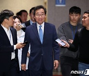 이낙연, 열흘 일정 마치고 美로 출국…당 상황에 대해선 '침묵'