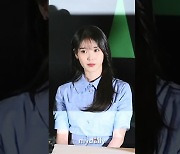 아이유(IU), '초롱초롱' 빛나는 블루 원피스