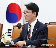 기자간담회 하는 김민석 더불어민주당 정책위의장