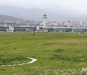 '텅 빈 제주공항 계류장'